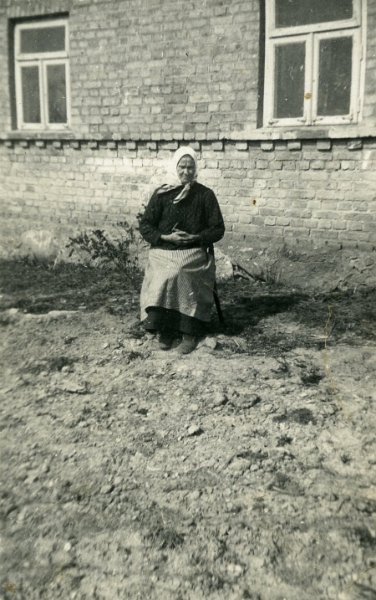 KKE 1297.jpg - Fot. Portret. Maria Dziurdź (z domu Rogowska) - babcia od strony mamy Marii Obolewicz (z domu Szota), Nowa Kwasówka - koło Grodna, lata 30-te XX wieku.